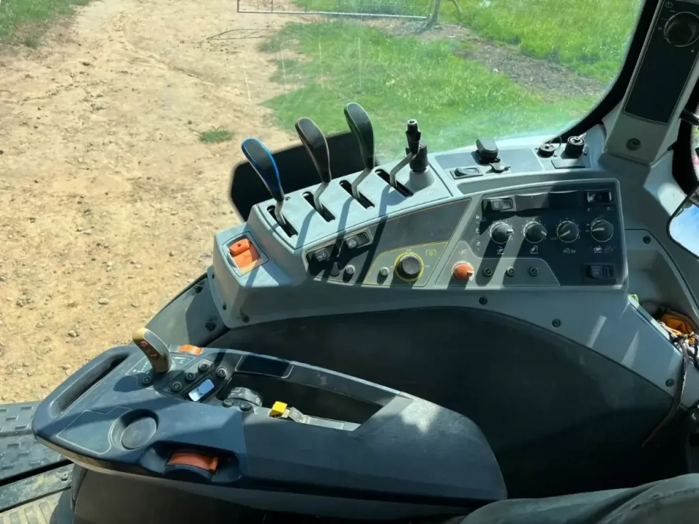 Valtra T149 A | twin-track |  QAC Equipment