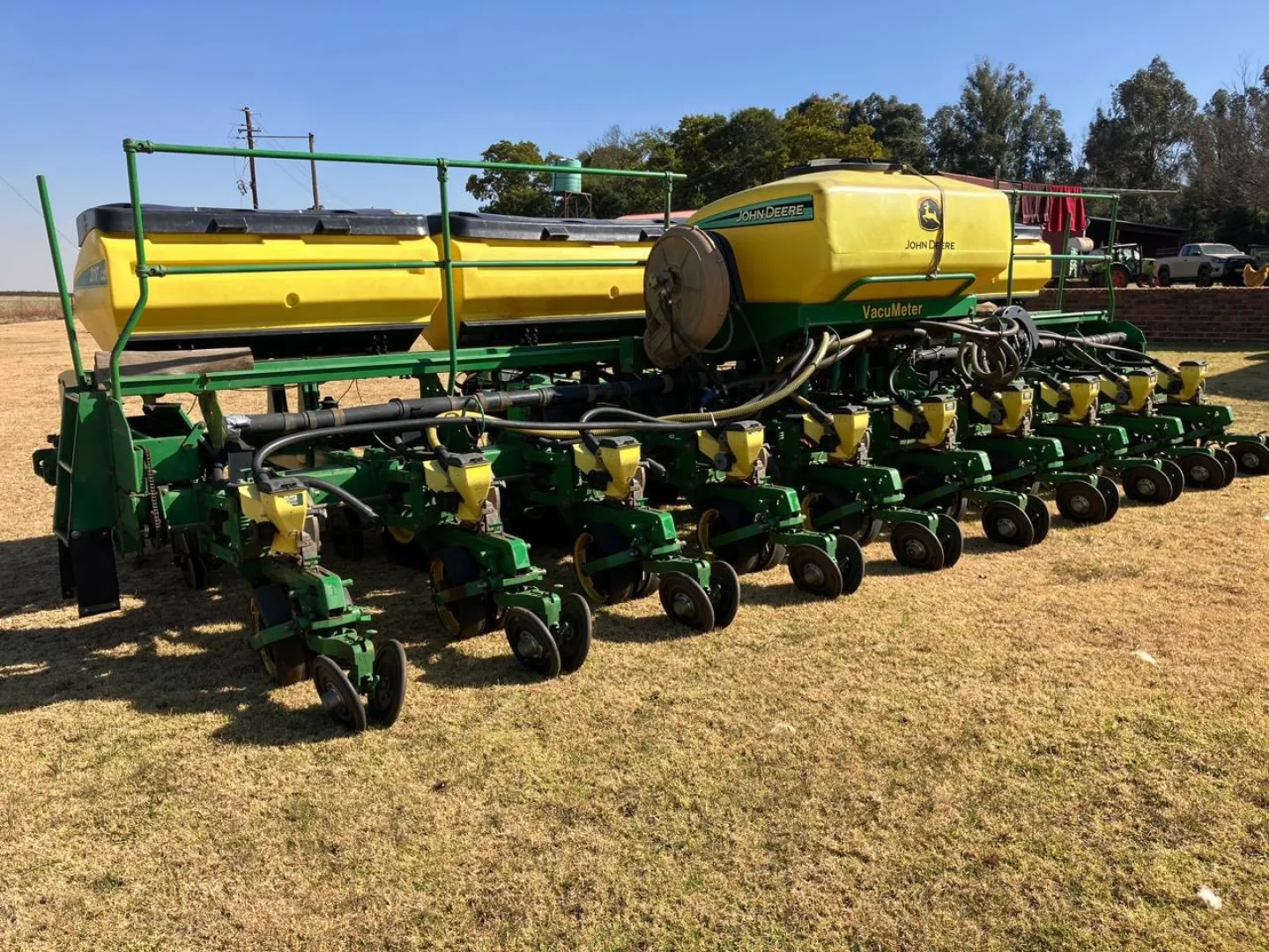 John Deere 2117 Planter - 10 ry .76 | Agrimar