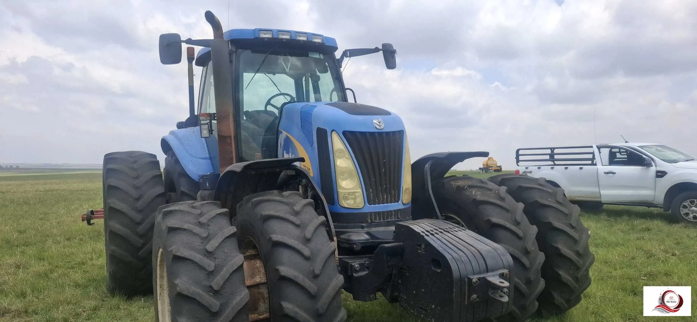 New Holland TG285