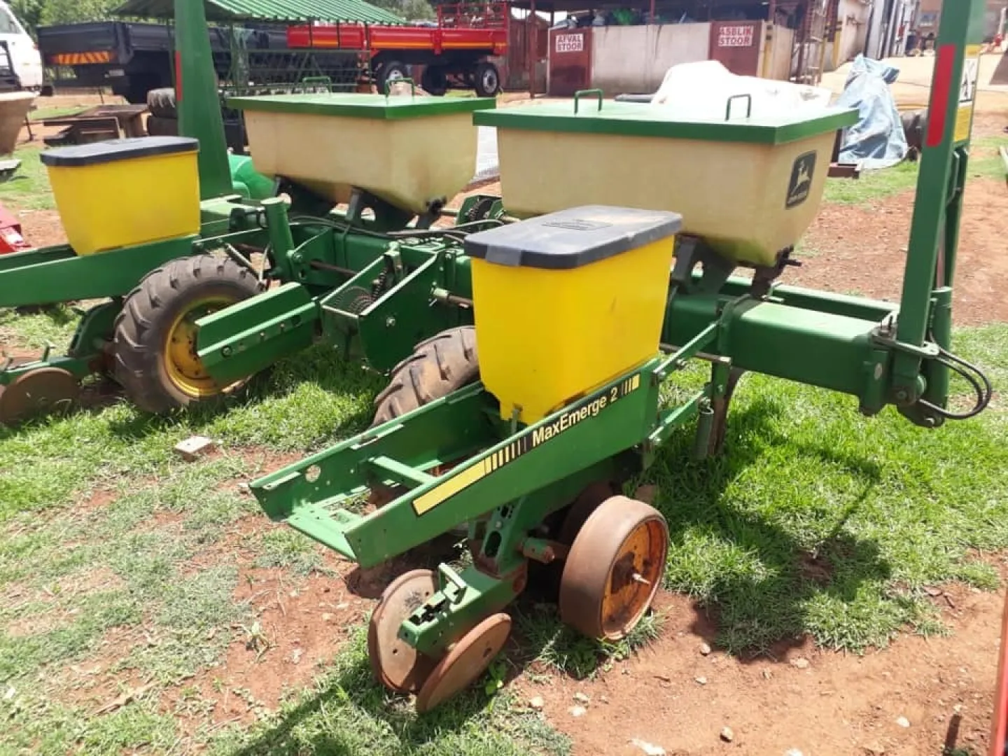 2 ry John Deere Planter | Agrimar