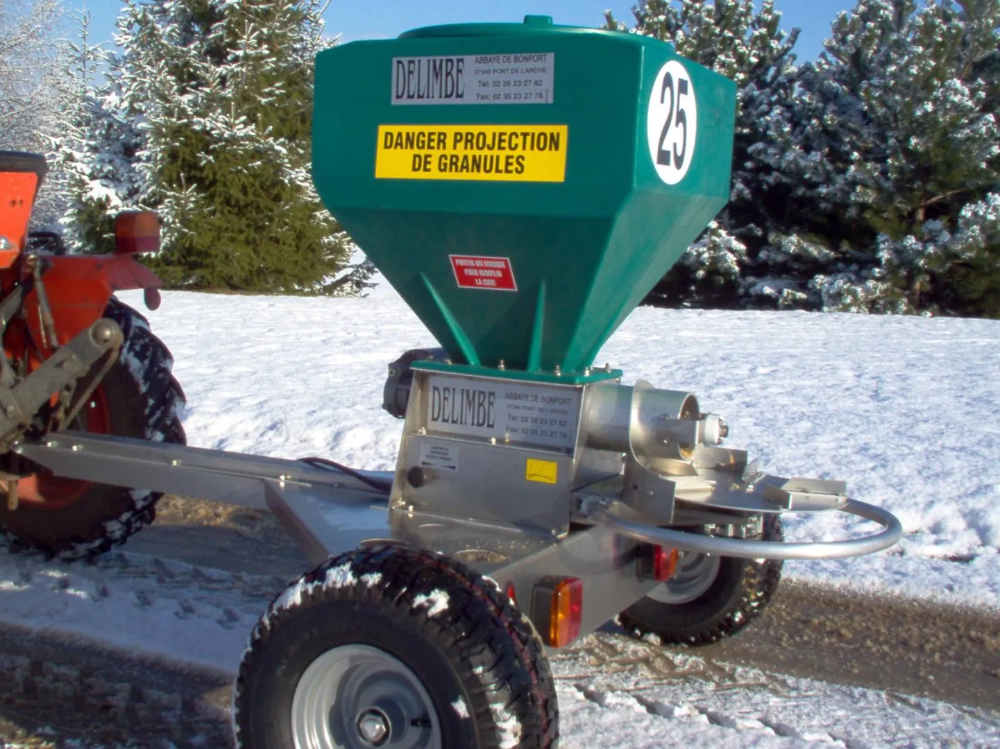 T11 road salt spreader