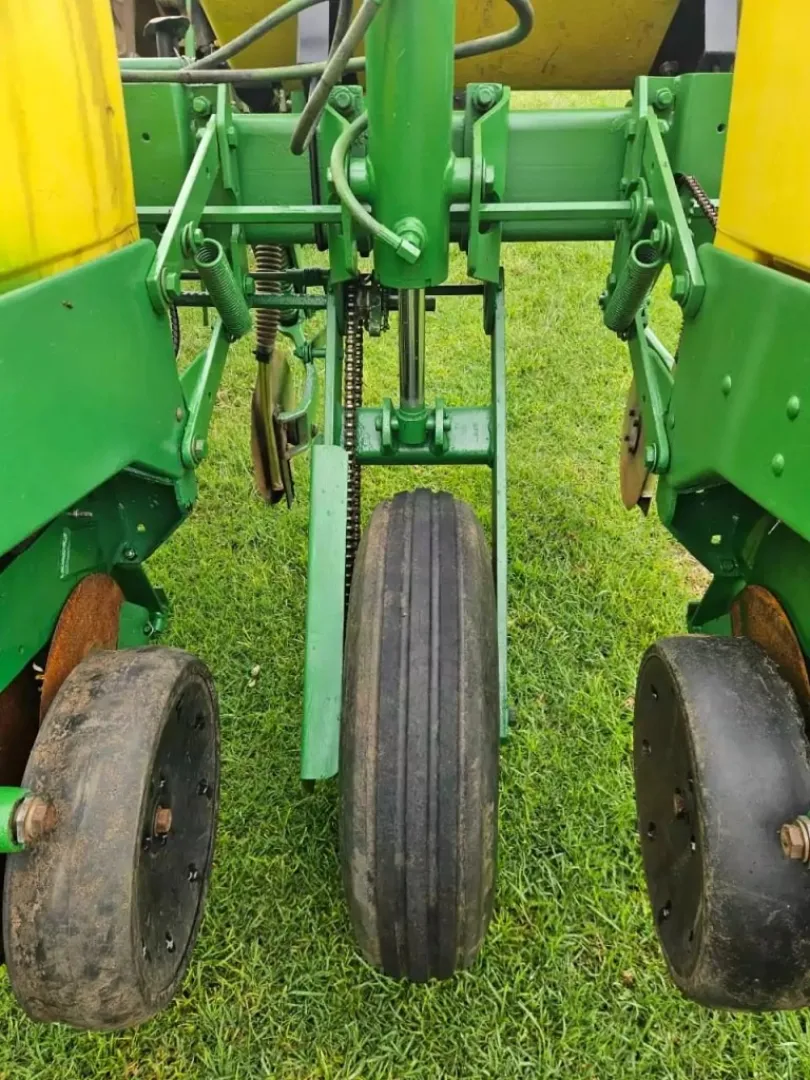 Used John Deere 1750 planter | QAC Equipment