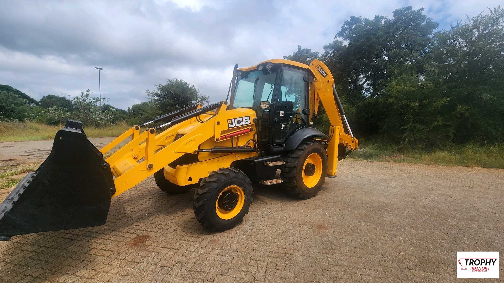 JCB 3CX ECO (UK)