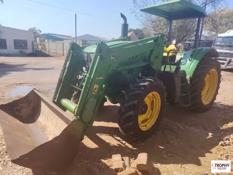 JOHN DEERE 6105 M WITH LOADER