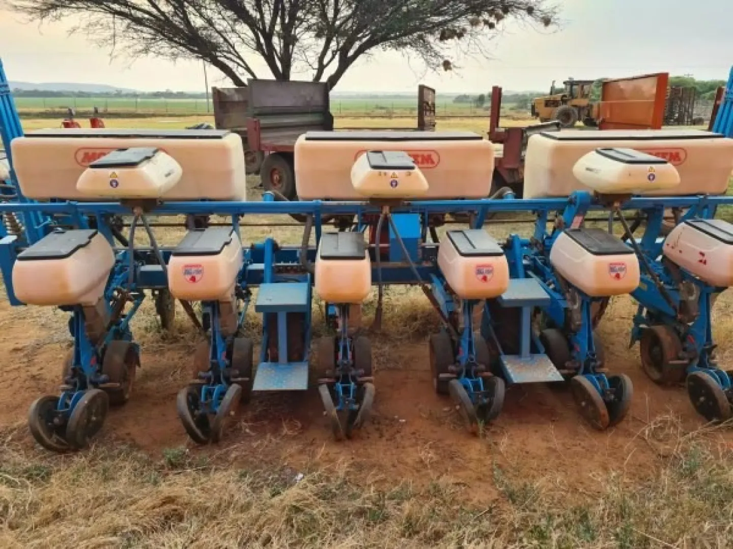 Monosem 6 row air pressure planter | QAC Equipment