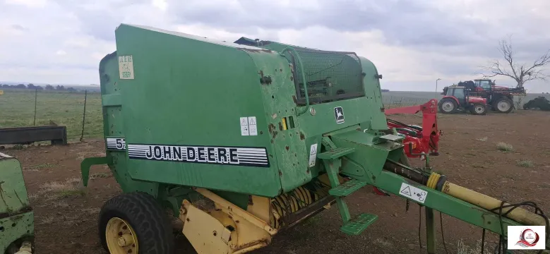 John Deere 575 Baler