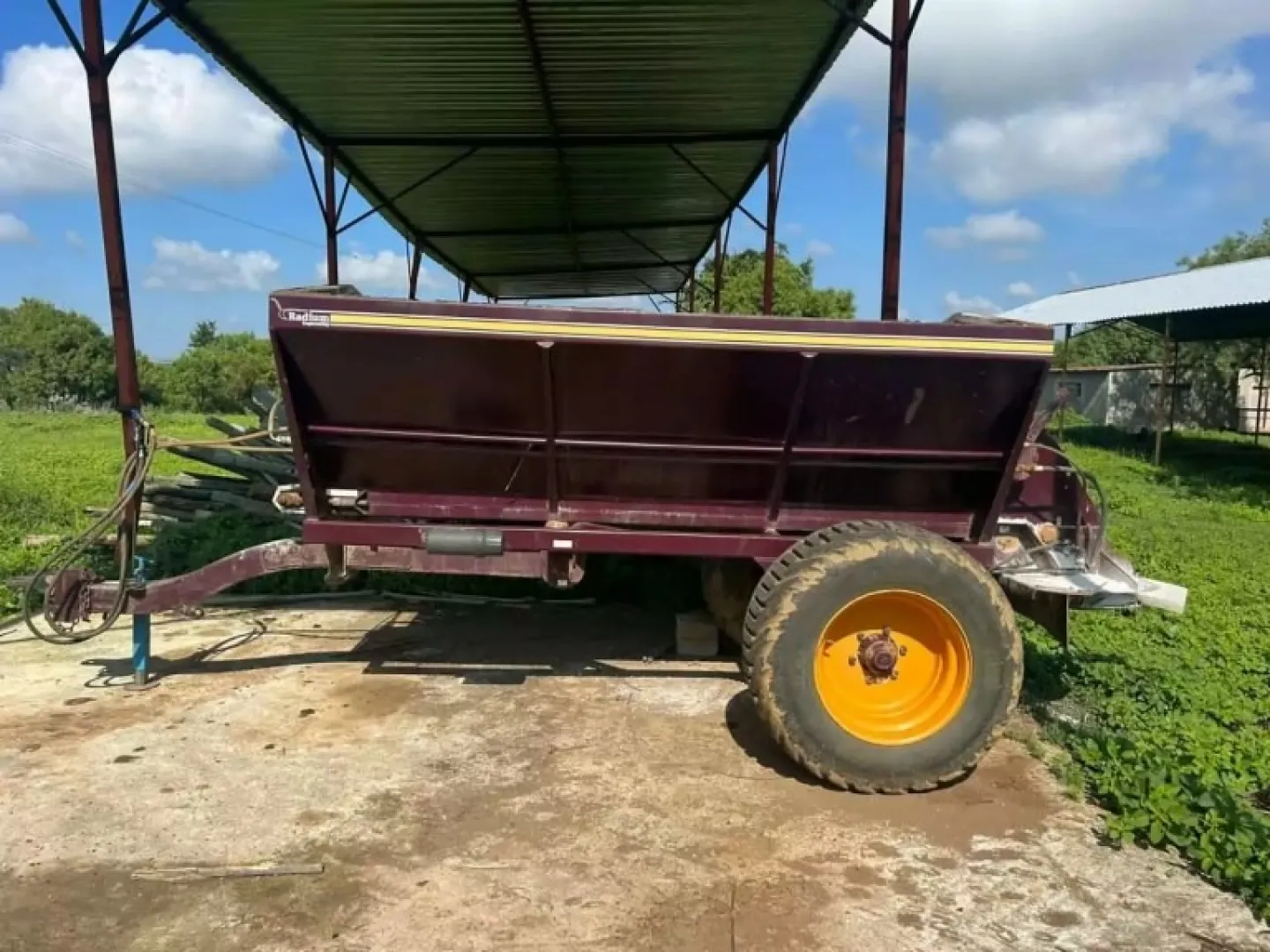 Used Radium spreader 7 cub | QAC Equipment