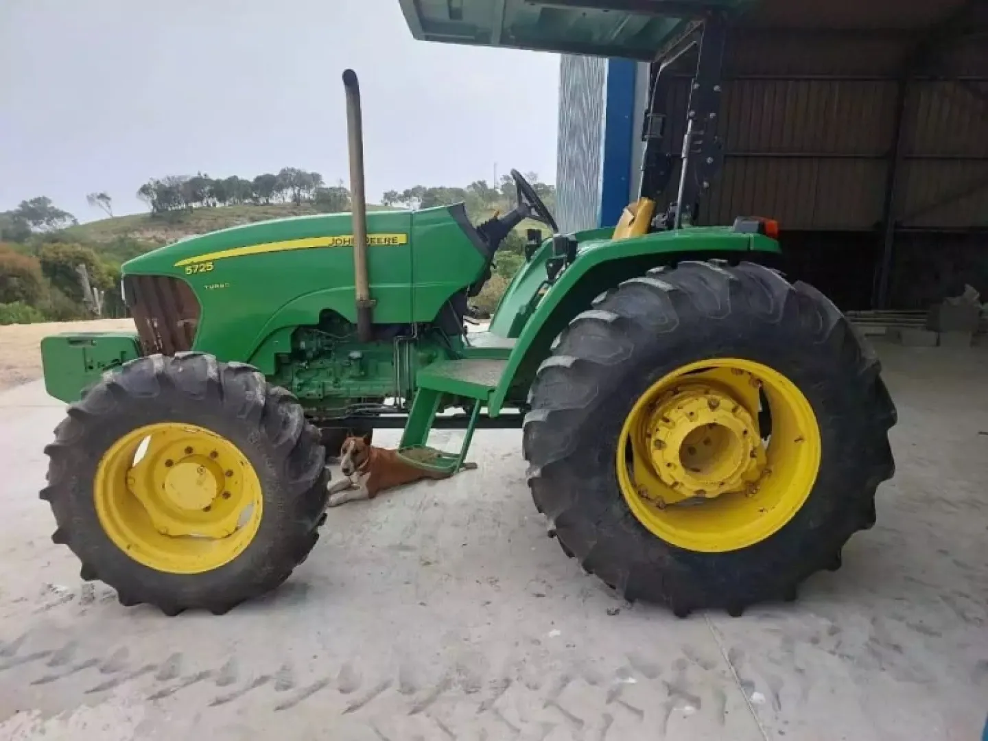 2013 John Deere 5725 | QAC Equipment