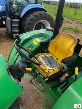 John Deere 6110D
