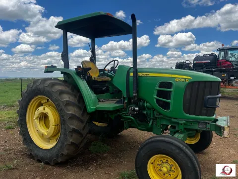 John Deere 6110D