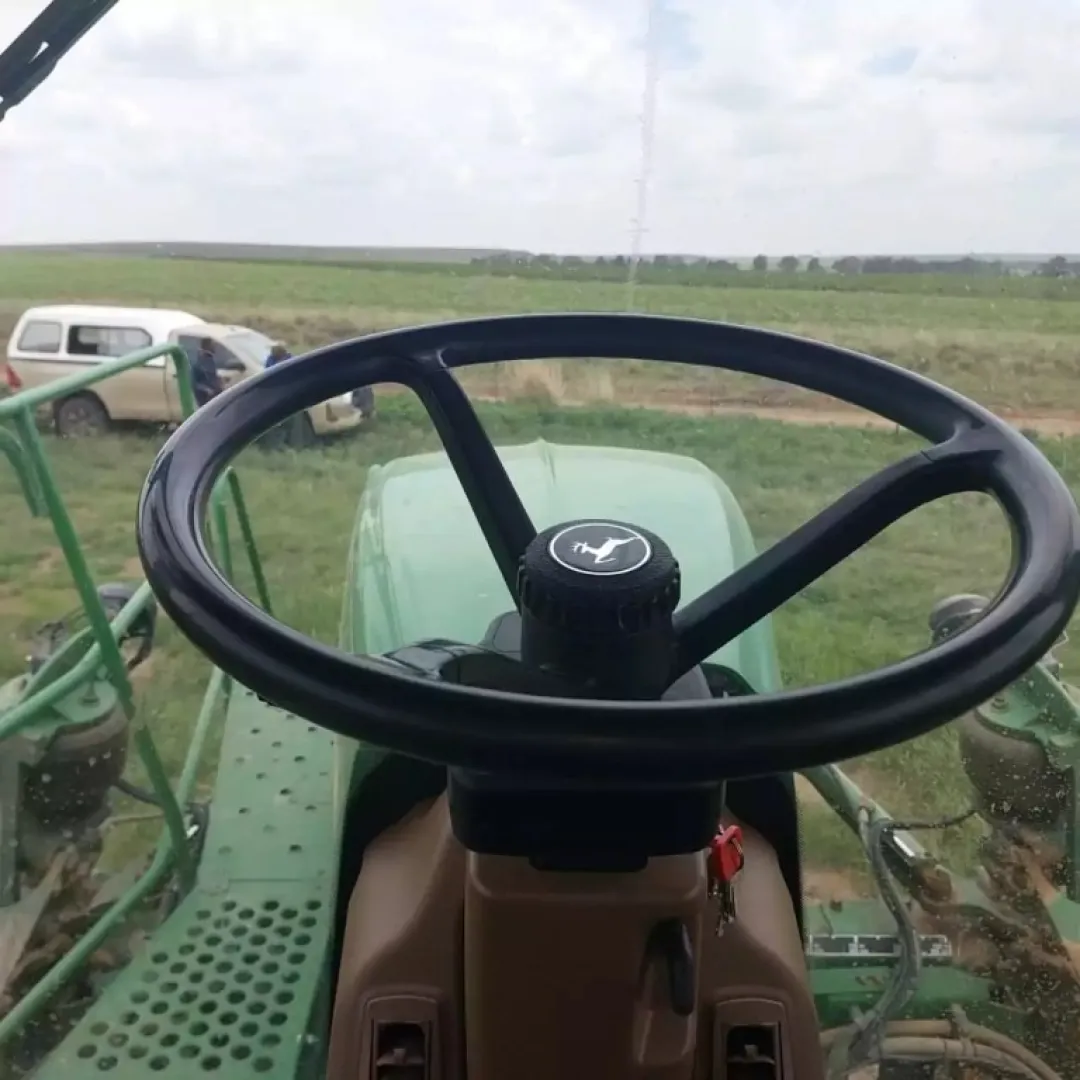 2019 John Deere with screen and receiver | QAC Equipment