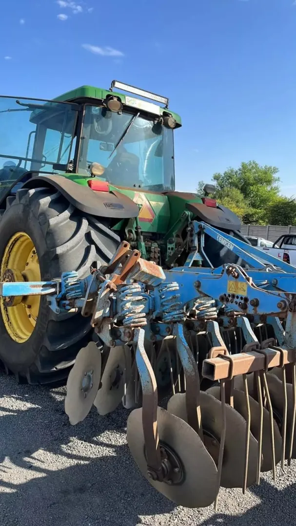 2002 John Deere 8520 | QAC Equipment