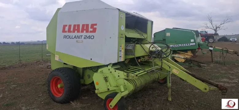 Claas Rollant 240 Baler