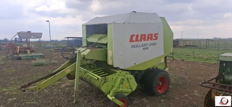 Claas Rollant 240 Baler