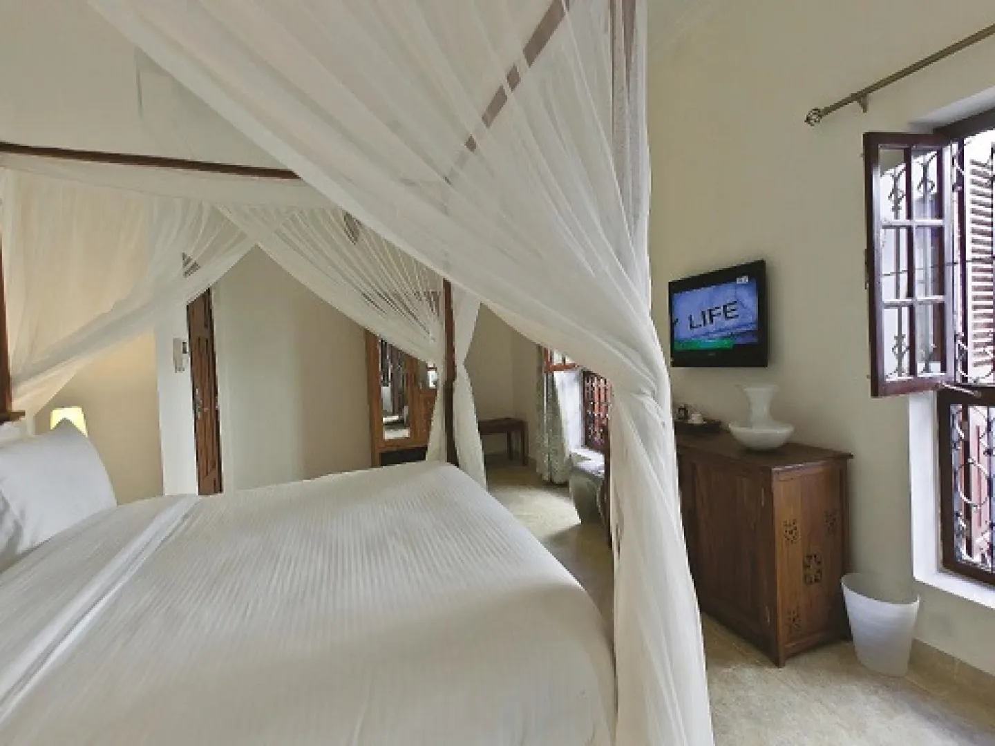 Maru Maru Hotel (May 12, 2026 to Jun 11, 2026) | XL Boland Travel 
