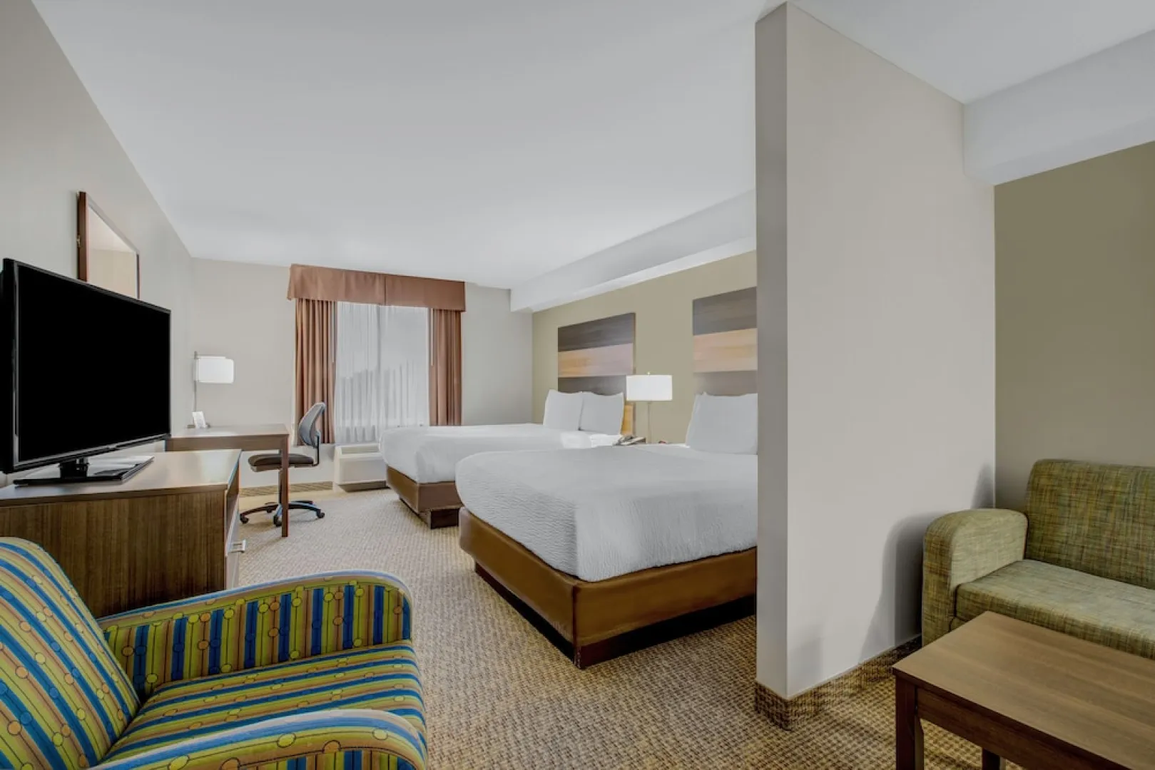 Days Inn &amp; Suites by Wyndham Lindsay (Apr 9, 2026 to Aug 30, 2026) | XL Boland Travel 