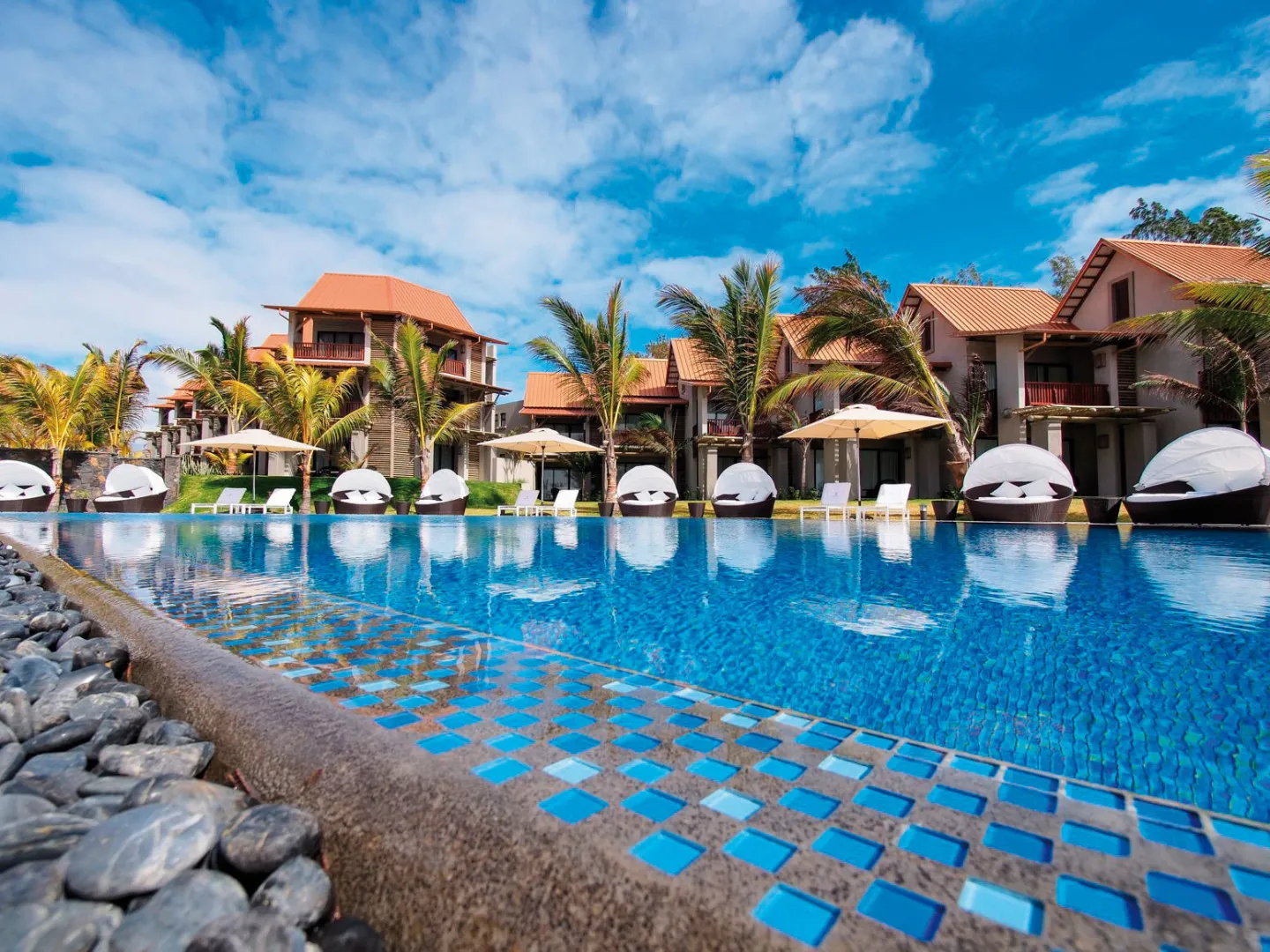 Crystals Beach Resort Belle Mare (May 4, 2026 to Apr 16, 2026) | XL Boland Travel 