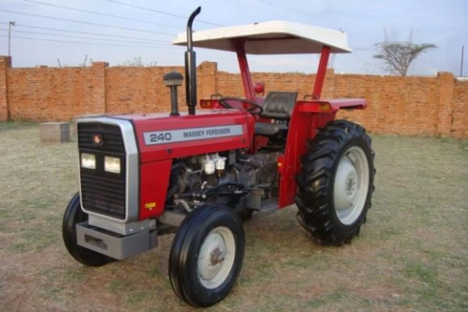 USED MASSEY FERGUSON 240
