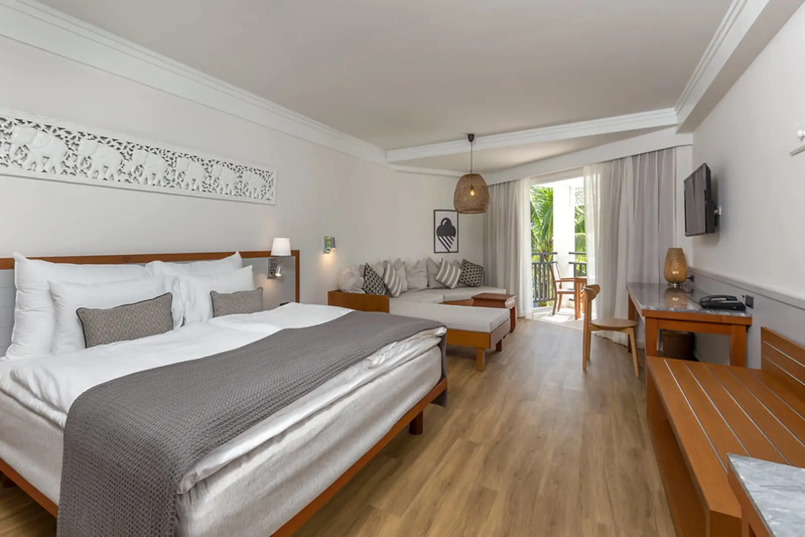 Sunwing Bangtao Beach (Aug 10, 2026 to Oct 31, 2026) | XL Boland Travel 