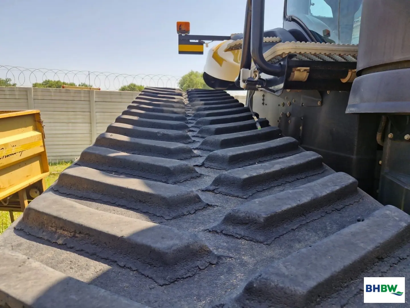 Challenger MT875E