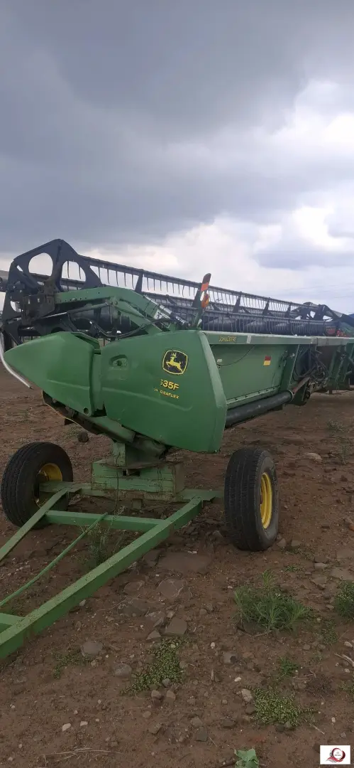 John Deere 635F + Air Reel