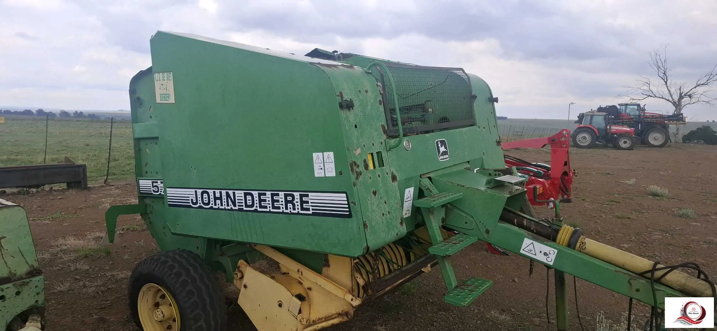 John Deere 575 Baler