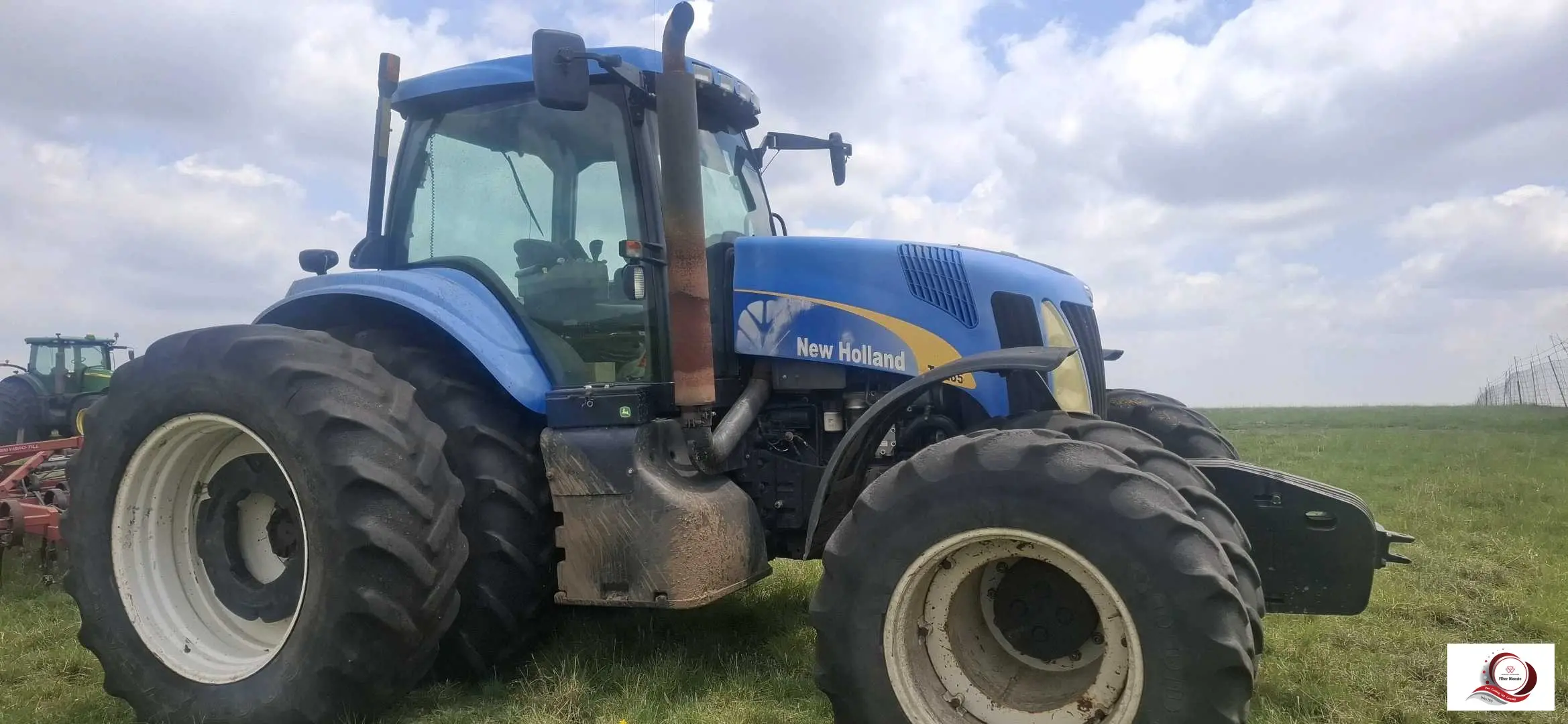 New Holland TG285
