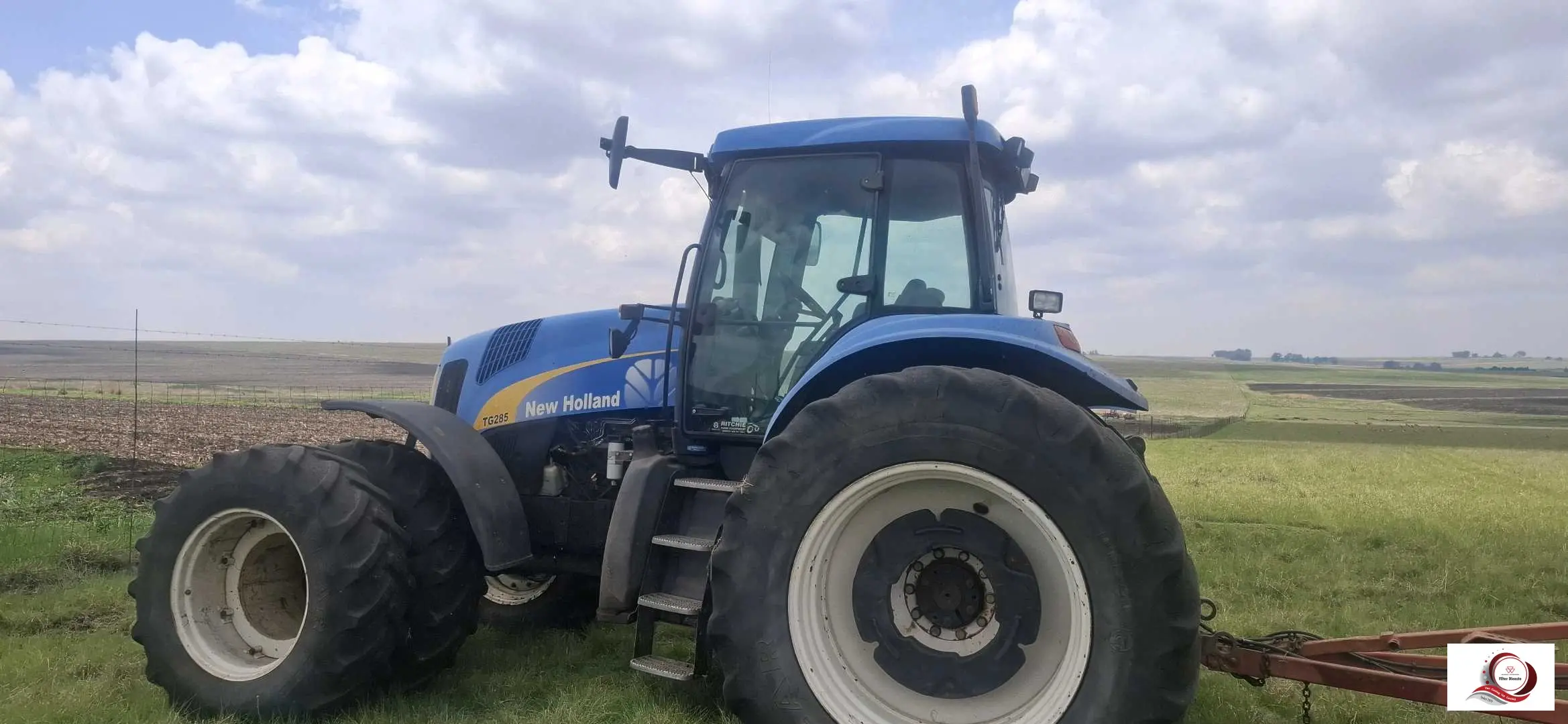 New Holland TG285