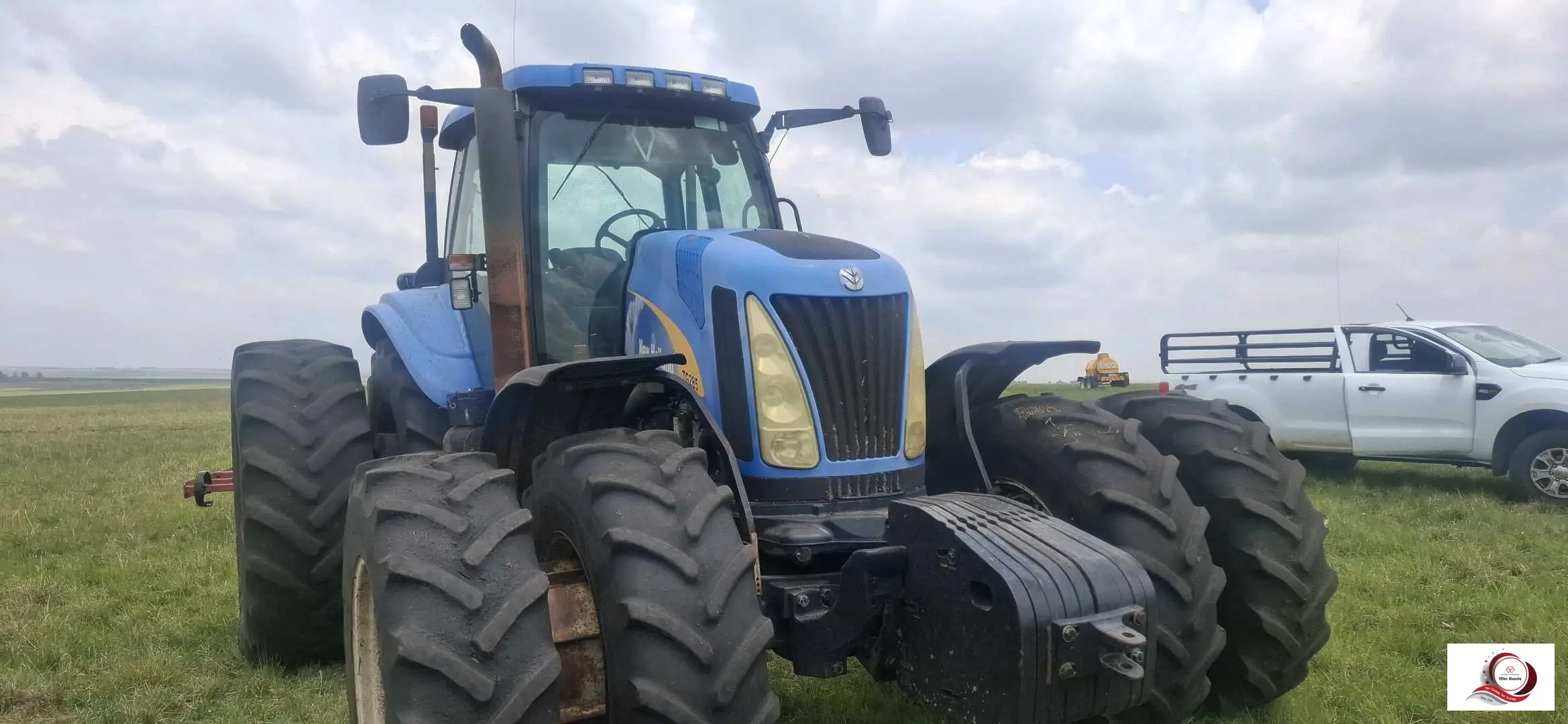 New Holland TG285