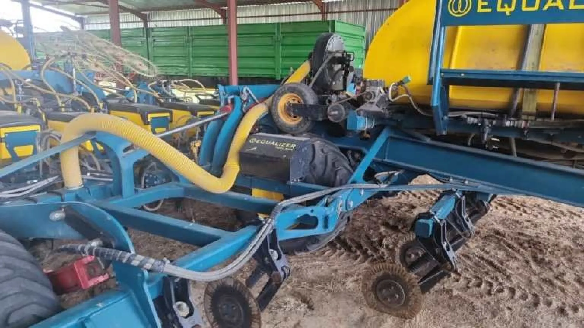 2× Equalizer 12 row | 762cm SL planters | QAC Equipment