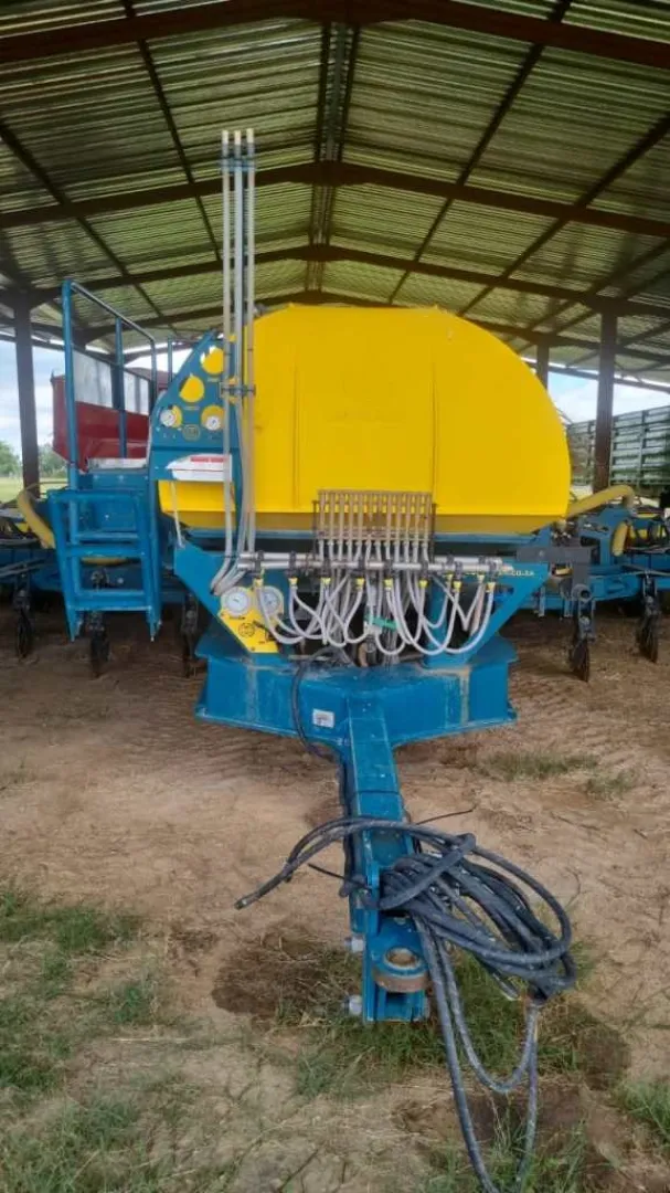 2× Equalizer 12 row | 762cm SL planters | QAC Equipment