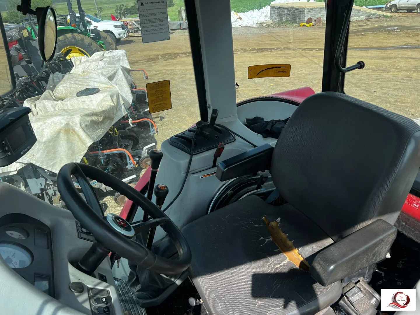 Massey Ferguson 455Xtra Cab